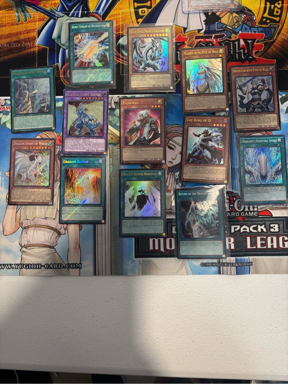 Yu-Gi-Oh Blue-Eyes White Dragon Secret Rare Bundle NM